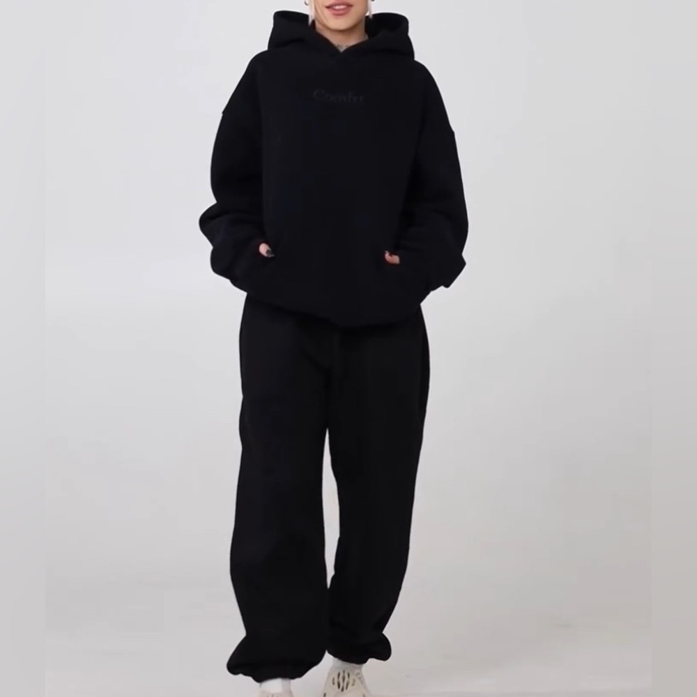 Comfrt Unisex Signature Sweatpants in Black